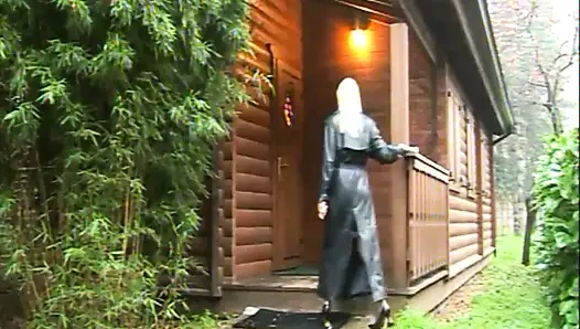 Ateşli büyük memeli orta yaşlı seksi kadın büyük amatör yarakla yumruklanıyor ve götten sikiliyor ve sonra ağzına boşalıyor