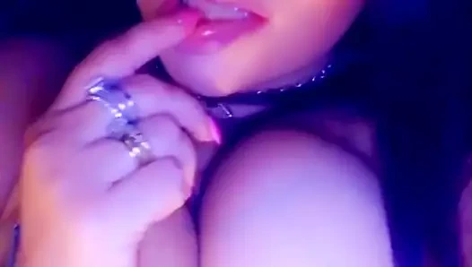 Arkadaşın büyük göğüsleri