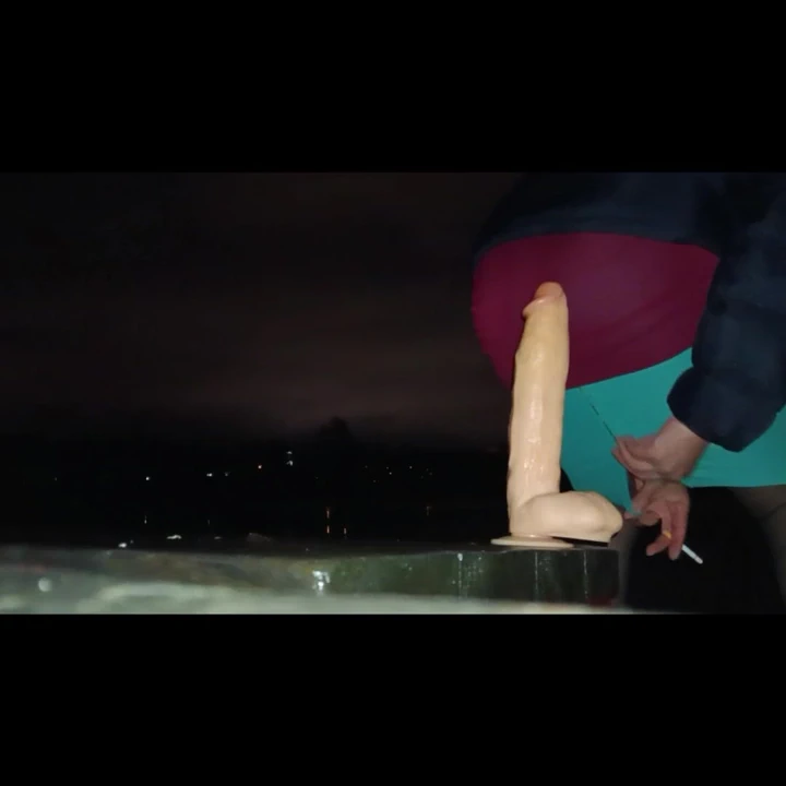 Dildo ile dışarıda