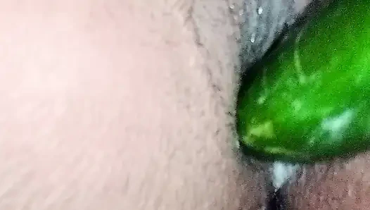 Güzel amcık Asyalı anne ve uzun salatalık seksi