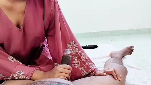 Hijabi stepmom share her sex desire with stepson in the bed Desi hot xxx