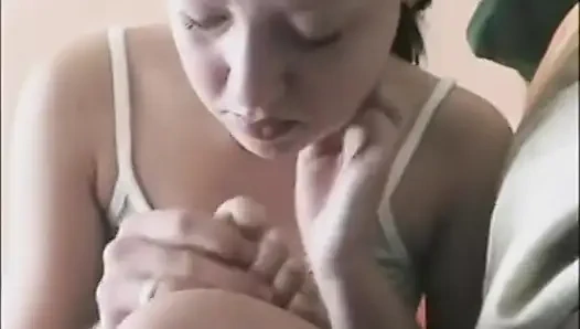 Esmer kadın şehvetli hissediyor