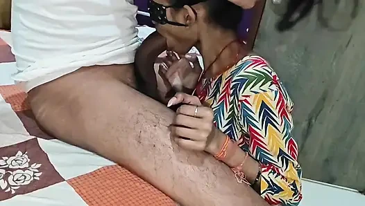 Bihari kız otel odasında erkek arkadaşı tarafından sikiliyor, yüzünü derinden sikiyor ve sert acımasız amcık sikişi yapıyor.