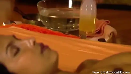 Şehvetli tantrik lezbiyen karşılaşması