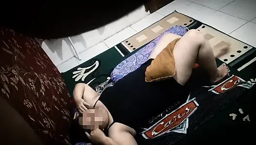 Çok azgın ve sikilmek istiyor