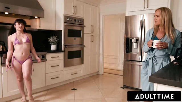 ADULT TIME - yaramaz pixie smalls arzulu üvey babası onu azdırmaya devam ediyor ve sinsi tutkulu seks yapıyor