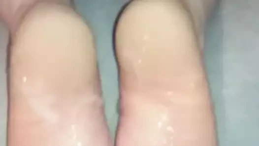 Eva iri güzel kadının tabanlarına büyük boşalma