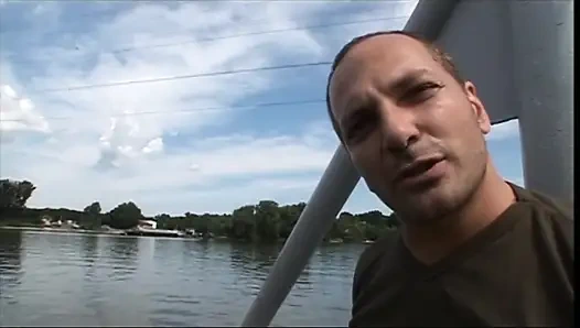 Gözlüklü ateşli büyük memeli sarışın çift sikiliyor