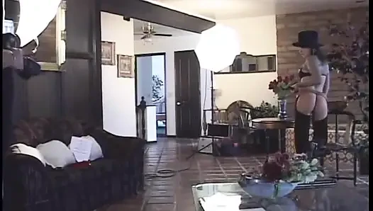 Yönetmen çekime başlamadan önce yıldızlarına son talimatları veriyor