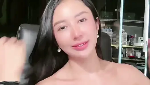 MODEL YINE GÖRÜNTÜLÜ GÖRÜŞME ESKI SEVGILISINI AÇıYOR, GÖĞÜSLERINI SıKıYOR