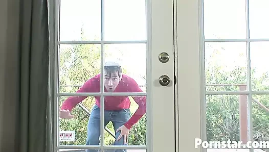 Genç amigo kız Taylor Tilden boşalmanın tadını çıkarıyor