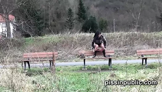 Sevimli kızlar işeyen pussies ifşa ve bir sızıntı almak