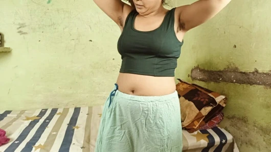 Hintçe ses kaydında çok ateşli seksi desi bha yenge ev yapımı sikişiyor