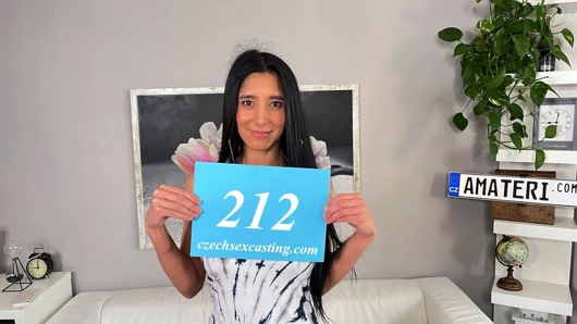 Oyuncu kadrosuna iç çamaşırı olmadan geldi