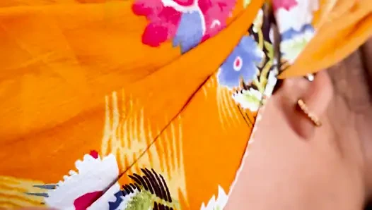 Üvey erkek kardeş dinlenirken yatak odasında üvey kız kardeşiyle seks yapıyor