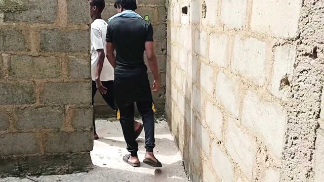 Azgın zenci iri güzeller terk edilmiş evde hayatlarını riske atıyor