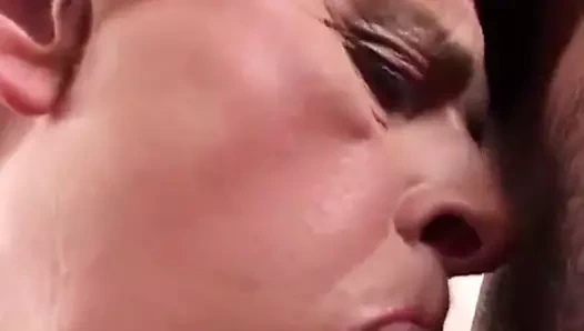 Alman anneanne olduğunu dik olarak sikme