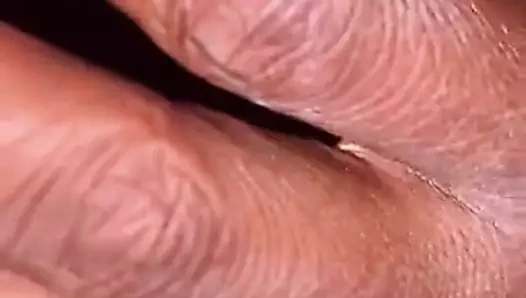 Mavi külotlu kız güzel yüzüne oturmak istiyor