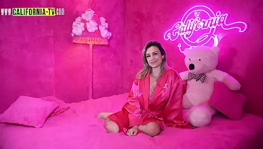 Taluane Boom, naughty blonde caught masturbating on Brazilian TV show!