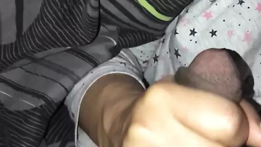 Dik Hint eş verir tutkulu handjob için bir kıllı horoz