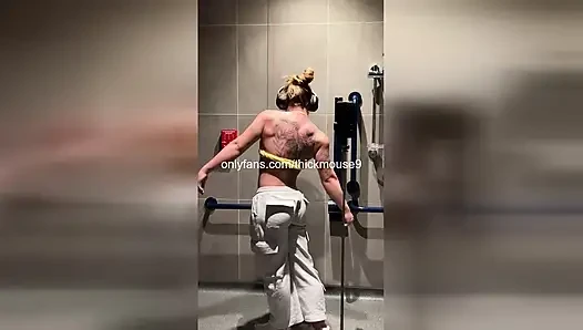 Eyvah! Bakire amcık yanlışlıkla instagramda teşhir ediyor