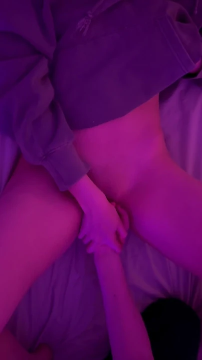 Захватывающий момент из "Я дал моей подруге хороший трах пальцами после трудного дня в Uni"