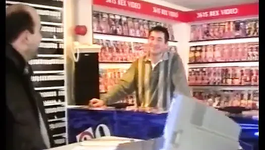 Alman sürtüklerin amcığı sert yarak görünce ıslanıyor bölüm 13