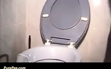 Kadınlar duşta işiyor