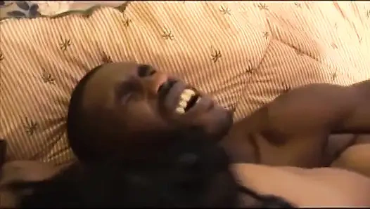 Büyük siyah vücuda sahip büyük zenci yarağı