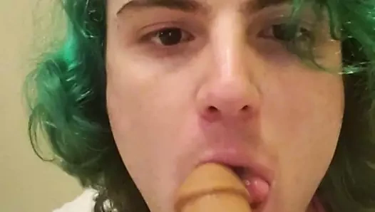 Korkak skylar berbat yapay penis içinde juccuzi
