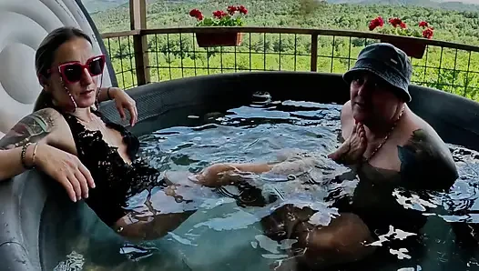 Su Kenarında Ibadet: Kraliçenin Rahatlama anı
