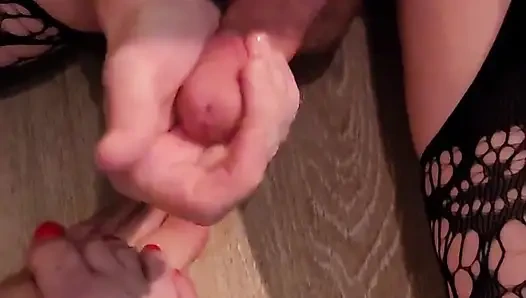 Ayaklara kadın kılıklı boşalma