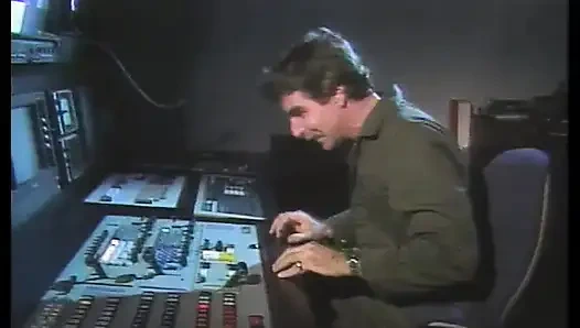 Hatun yarağa biniyor ve amını beğendiriyor ve siktiriyor sonra kızlar dölleniyor