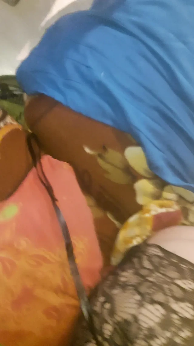 Şişman kaltak sert sikilmek istiyor