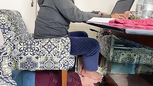 Tanrıça Kiffa'nın kullanmak için gerçek hayat köleleri var