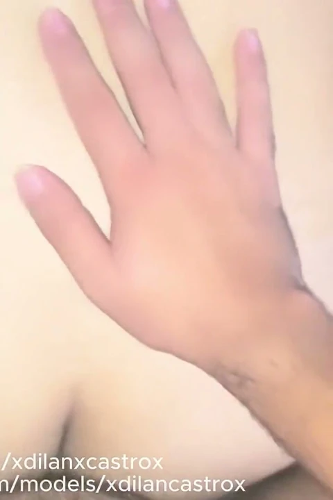 Oda arkadaşım götümü prezervatifsiz sikiyor, dölleme