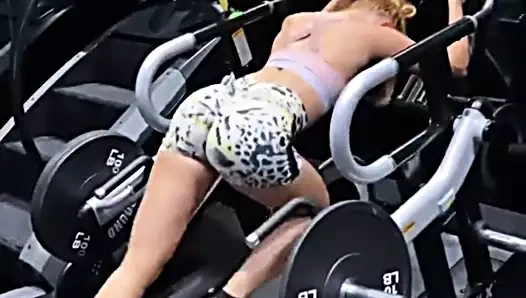 Danielle moinet inanılmaz bacaklarını ve sert kıçını çalıştırıyor