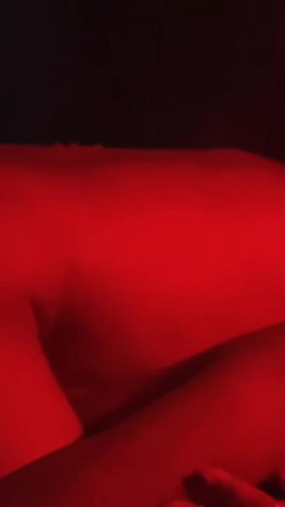 Karanlık odada yaşlı sert oral seks Yumuşak çekirdek seks Videosu | Bölüm 2