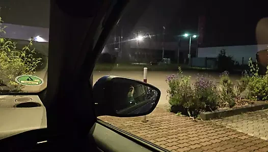 Üvey kız kardeş Aldi otoparkında mastürbasyon yapıyor, komşular ne düşünmeli?