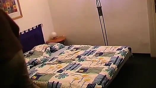 Geile MILF reitet dicken schwanz im dampfend schlafzimmer