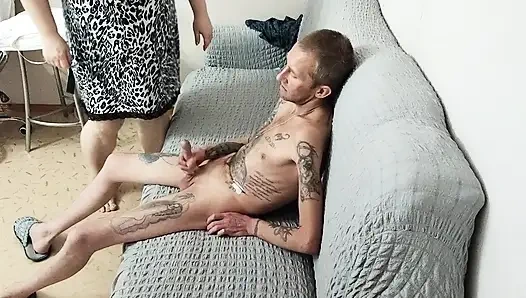 Karım kayınvalidemi ağzından ve amından sikişimi izliyor