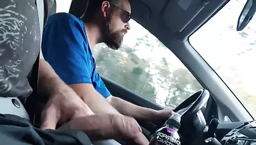 Ben kriko ve arabada oynuyorum,...lol