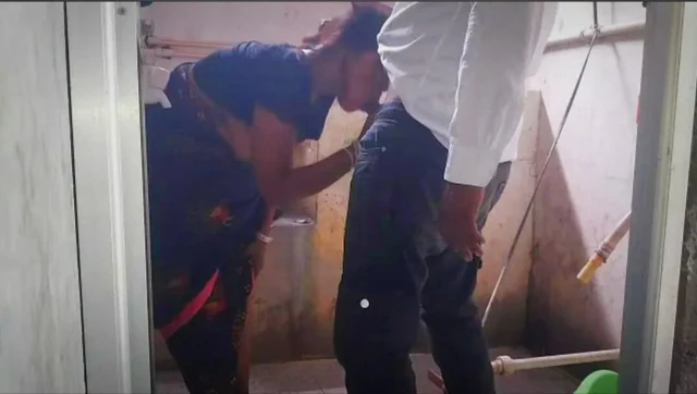 Pooja Bhabhi в ванной, жесткий минет, трах