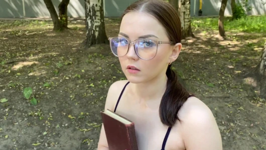 Amatör genç kız duşta sikiliyor