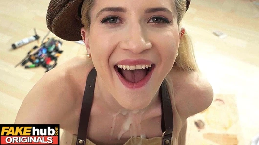 Fakehub - ilginç sarışın "penis sanatçısı" yarağı o kadar çok seviyor ki yakışıklı yarak modeline karşı koyamıyor