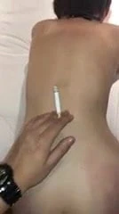 Çin - adam bir sürtük sikişirken sigara içiyor