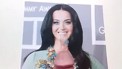 Katy Perry'nin yüzüne boşalma