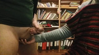 Kız arkadaşım havluya büyük bir yük çekmeme yardım ediyor