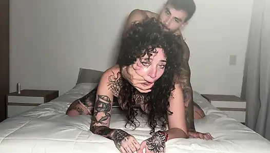 Ben mahvolana kadar beni sikiyor