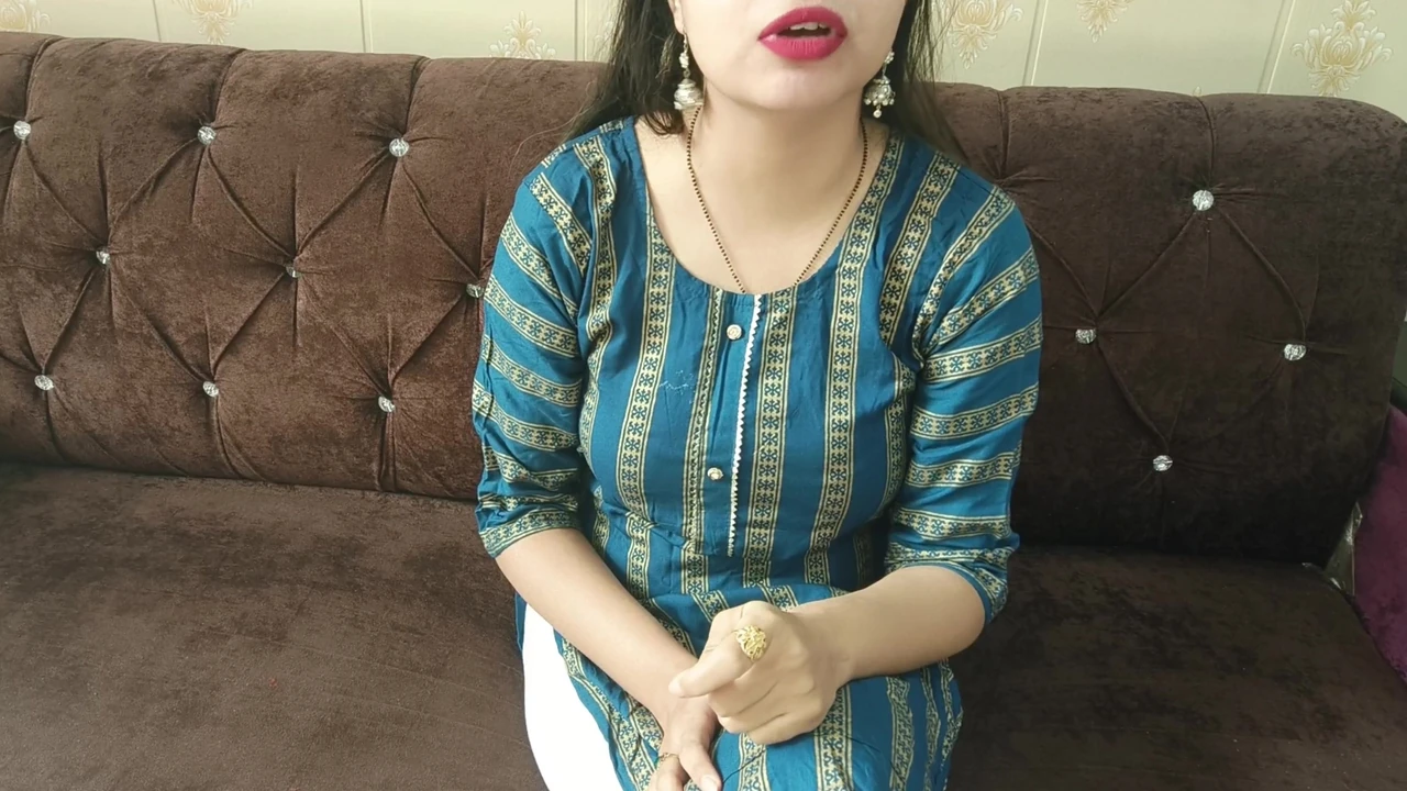 सौतेला भाई हॉट सौतेली बहन के साथ फ्लर्ट करता है और उसे हिंदी में जोरदार चुदाई के दौरान असली चरमसुख प्राप्त होता है